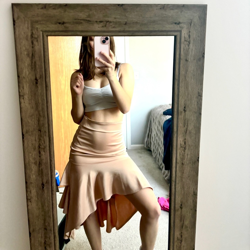 Brand new with tags mermaid style skirt. No size on tags see measurements